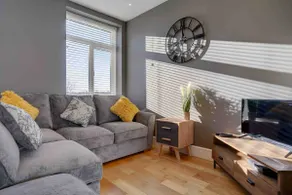 Cosy Luxury city apartment with private parking - Image 2