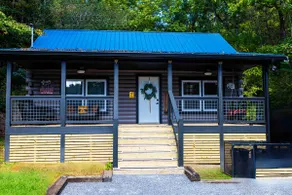 Private Fam Xmas Cabin | HotTub FirePit | Sleeps 6 - Image 3