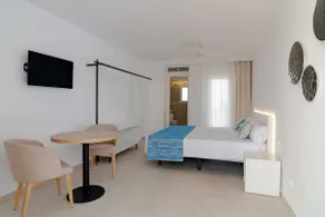 A studio with a pool near the beach - Image 5