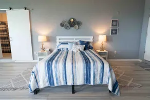 Waterfront Studio Apartment - Image 4