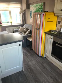 Cosy Base with Hot Tub (seasonal) Near Beach - Image 3