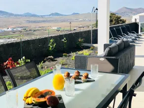 Luxueuse villa avec piscine privée, grandes terrasses, barbecue et vue à débordement - Image 5