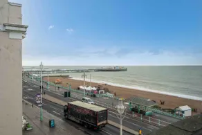 Brighton Seafront 5BR | Pier Views | Sleeps 12 - Image 4