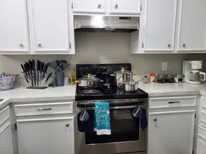 Modern Designer Townhouse 2Br Ideal for Long Stays! - Image 2