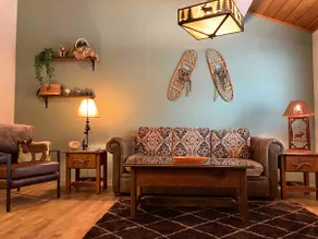 Charming 2-bedroom/bath condo close to downtown - Image 2