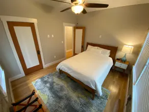 The Best 2 Bedroom Loft Style Apt W/ Free Parking - Image 4