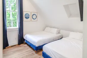 Sleeps 22: Entire 3-Unit Building, 5 Baths, 5 Min to Downtown - Image 2