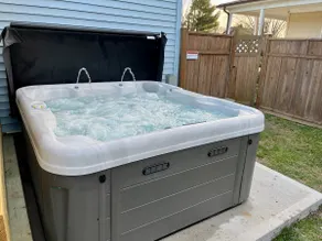 Dog friendly *HOT TUB* Close to outlets, Sleeps 7 - Image 5