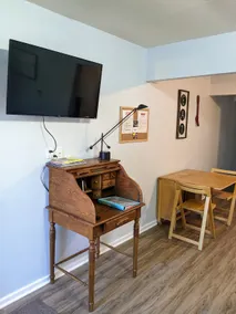 Clean, cozy 1 bedroom. Close to downtown. #124col - Image 2