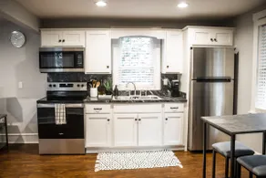 ❤Beautifully Renovated Lancaster Apt❤ - Image 3