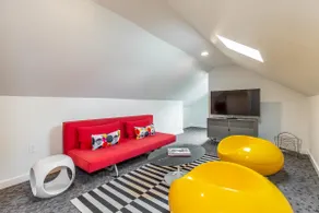 Modern, Sleek & Stylish: 2 blocks from Hawthorne! - Image 5