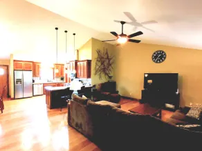 Large Home-3 minutes to Fairfield Bay Marina - Image 5