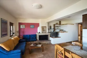 Seafront Comfortable 2 Bedroom Apartment with View - Image 2