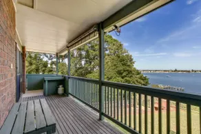 The Point - Spacious Waterfront Escape - Image 5