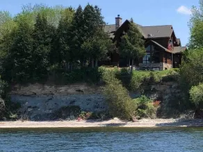Norske-Haagen Lodge, Lakefront Luxury Log Home - Image 4