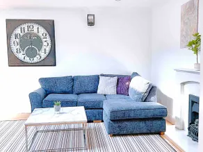 Town Centre 2 Bedroom Town House St Helier - Image 4