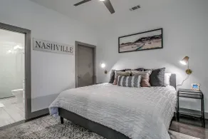 Upscale Condo in Melrose Avenue - Image 2