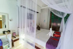 Private villa with swimming pool - Image 3