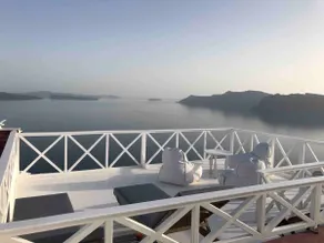 Captain’s Single Studio in Oia - Image 3
