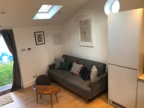 Cosy 1 bed perfect for airport & city transport - Image 5