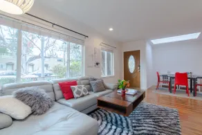 La vie moderne à Palo Alto, à un pâté de maisons de Stanford - Image 3