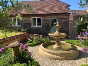 Acorns, in the picturesque village of Lower Froyle - Image 2