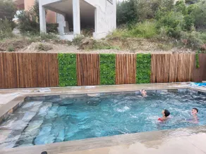 Conveniently located between sea and mountains - Image 3
