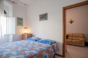 A pied-à-terre in the city center - Image 5