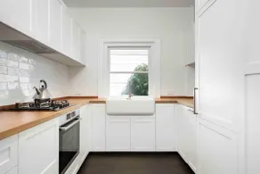 Picturesque apartment by the beach in Parsley Bay - Image 4