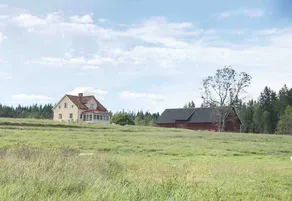 Rural house with glass porch & fireplace - Image 5