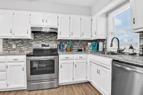 Upscale Home- Sleeps 8-Patio-10 Min to Downtown KC - Image 2