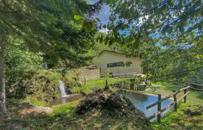 Villa with a stream, wooded garden and fireplace - Image 2