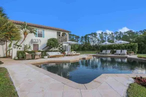 2/1 One of A Kind Waterfront Retreat Scenic Views - Image 3
