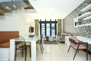 Melrose Arch Luxury Apartment - Image 5