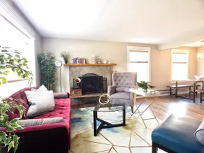 Cheerful Magnolia Artist's House - Image 3