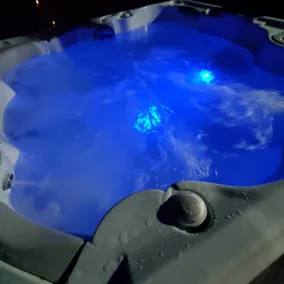 Private hot tub! Fees included - Image 2