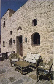 Traditional converted Venetian fort house - Image 2