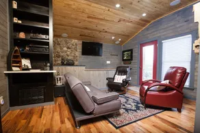 Private 1 Bedroom Cottage Apartment with Deck - Image 2