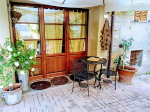 Small Courtyard - Image 2