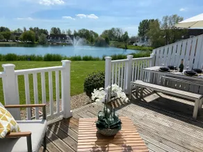 New Hampton style house on Cotswold lake -sleeps 6 - Image 4