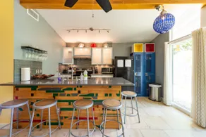 MODERN SUPER TRENDY Central Austin 10 min Downtown - Image 3