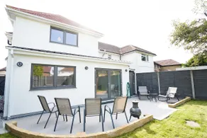 Home from home - 4 Double Bed House with Parking - Image 2