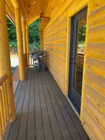 Beautiful 2 Bed Log Cabin with View of Foster Lake - Image 4