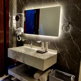 Elegant studio with hotel specifications 2 - Image 5