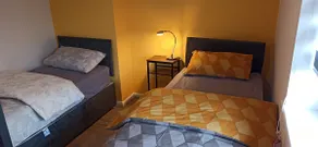 Broxtowe house -3 bed House parking Nottingham - Image 2
