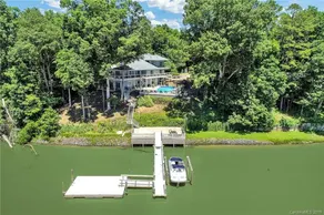7 Bedroom Updated Lake House Close to Charlotte - Image 4