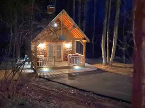 Campfire Retreat with outdoor hot tub under the stars and WiFi  - Image 2
