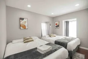 Cozy 1/1 | Center City | Sleeps 4 | 2 Beds - Image 4