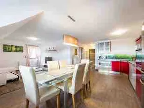 Superb Apartment - Image 2