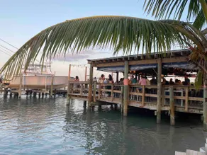 Island getaway near the beach - Image 3